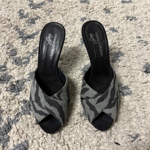 Vintage Donald J Pliner Gray Black Zebra Print Mule Leather Heels Size 8 1/2 - Picture 3 of 10